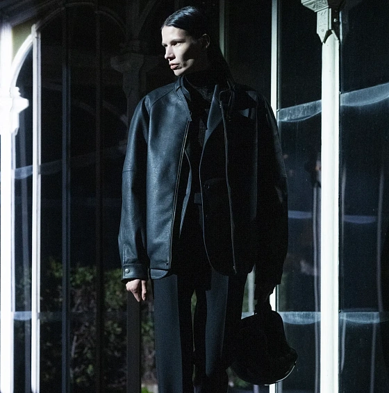 Показ MM6 FW’25 — отсылки к собственному наследию в первой мужской коллекции 