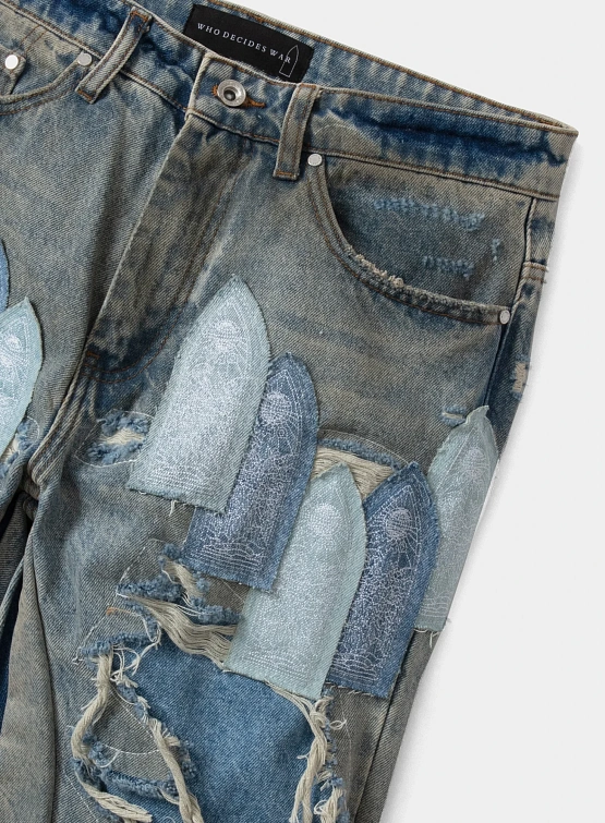 Джинсы WHO DECIDES WAR Patched Arch Repaired Blowout Denim