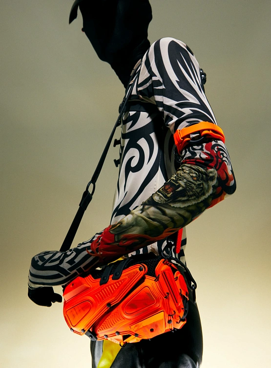 Сумка INNERRAUM Object I02 Clutch / Crossbody Distressed Neon