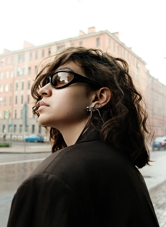 Серьги Ottolinger Laced Bow Earring Silver/Black