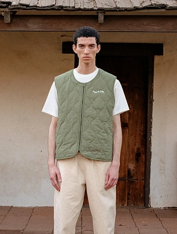 Жилет MUSEUM OF PEACE & QUIET Wordmark Olive