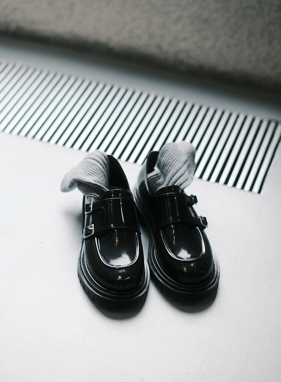 Лоферы JUUN.J Vibram Sole Loafers with Buckle Black